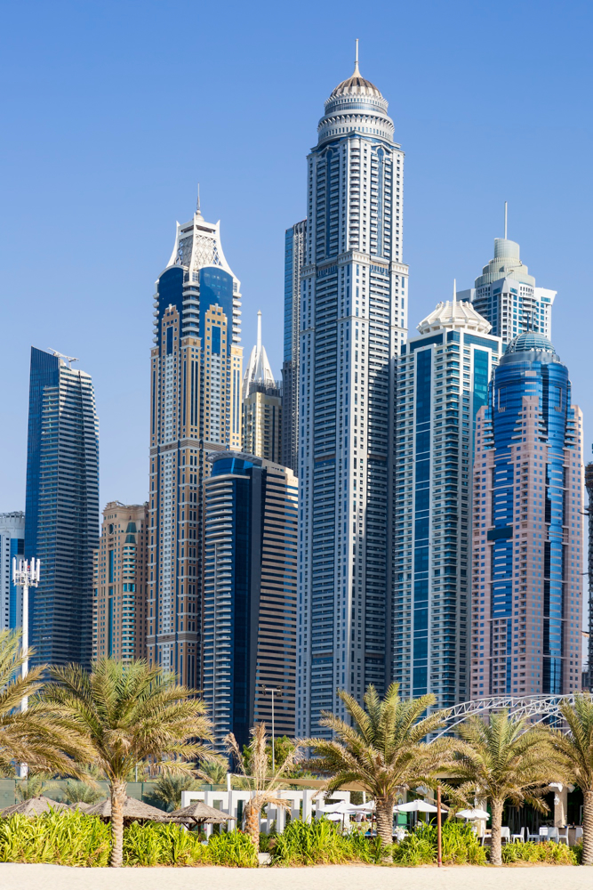 الفنادق والمجتمعات